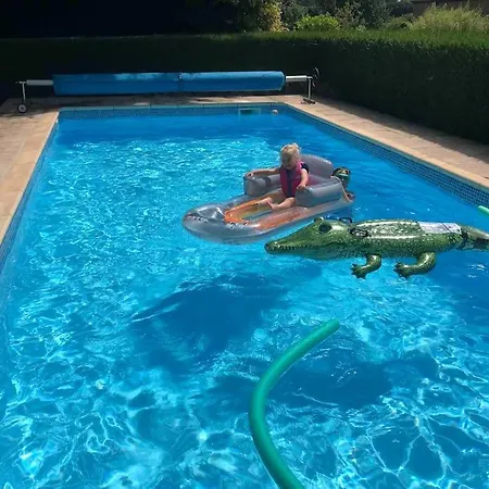 Jasmin With Seasonal Swimming Pool *