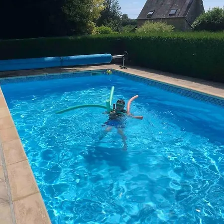 Jasmin With Seasonal Swimming Pool Prázdninový dům Le Mesnil-Gilbert