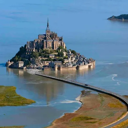 בית נופש Jasmin With Seasonal Swimming Pool