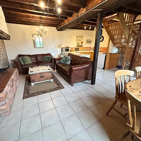 Jasmin With Seasonal Swimming Pool *