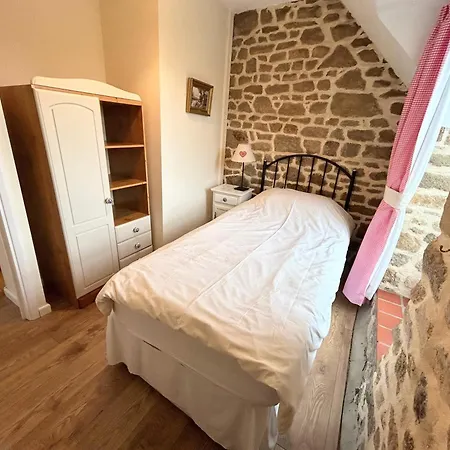 Jasmin With Seasonal Swimming Pool