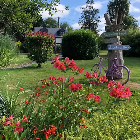 Jasmin With Seasonal Swimming Pool Vakantiehuis *