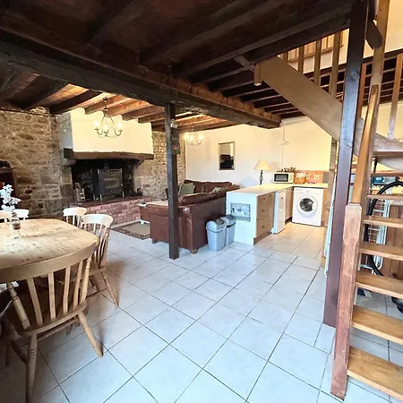 Jasmin With Seasonal Swimming Pool Vakantiehuis *