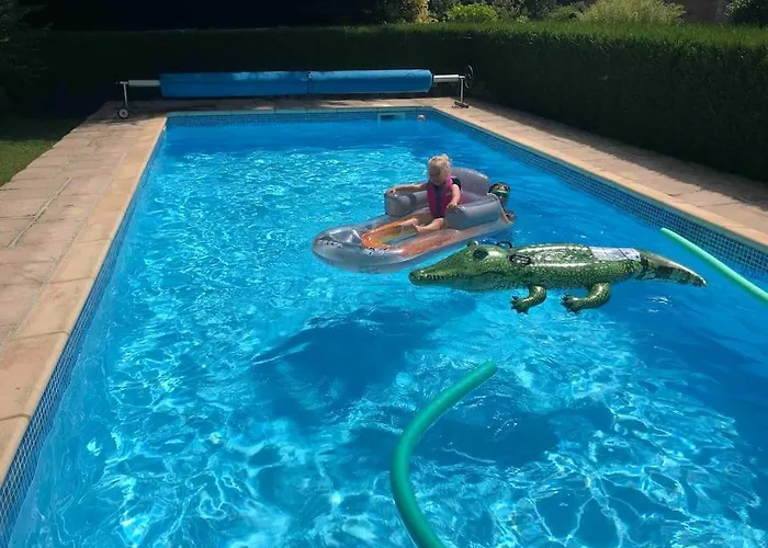 Jasmin With Seasonal Swimming Pool *