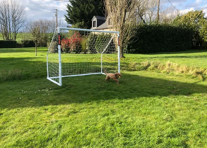 Jasmin With Seasonal Swimming Pool *