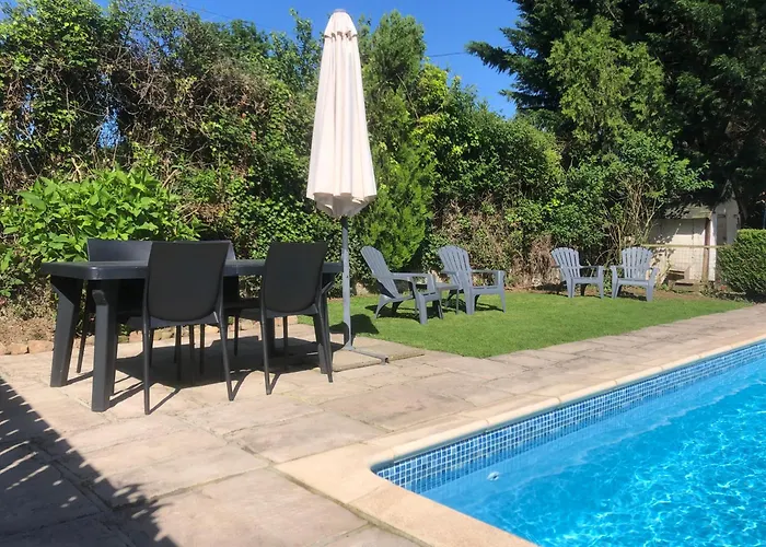 Jasmin With Seasonal Swimming Pool *