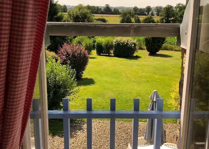 Jasmin With Seasonal Swimming Pool *