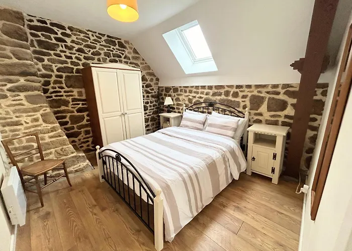 Jasmin With Seasonal Swimming Pool Ferienhaus