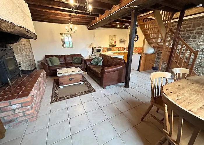 Jasmin With Seasonal Swimming Pool *