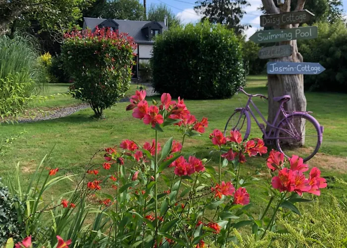 Jasmin With Seasonal Swimming Pool Ferienhaus *