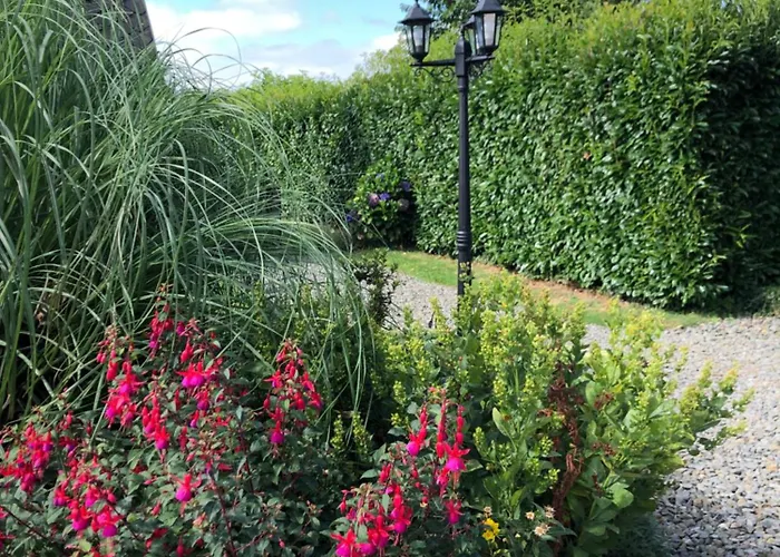 Jasmin With Seasonal Swimming Pool Ferienhaus Le Mesnil-Gilbert